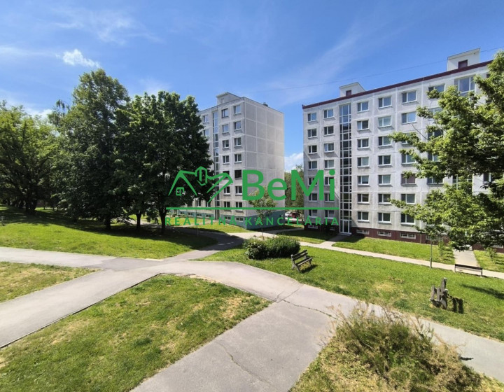 REZERVOVANÉ Na predaj priestranný 3-izbový byt – Dubnica nad Váhom, ul. Pod hájom