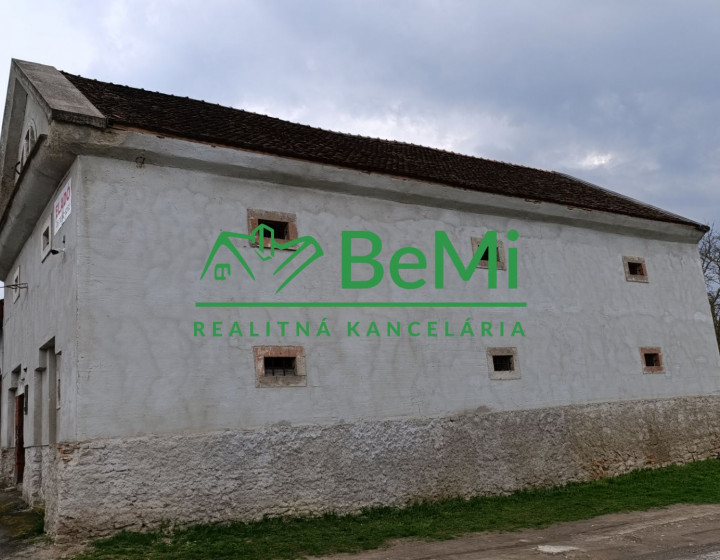 Rodinný dom v PERE -NA PREDAJ