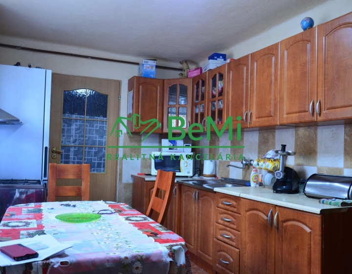 Zrekonštruované dve rodinné domy vedľa seba v obci Jelšava