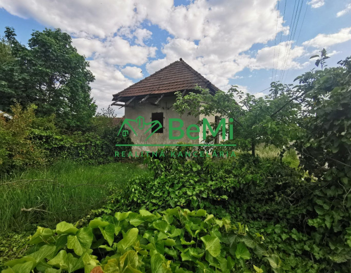 Predaj pozemku s hospodárskou budovou v obci Pravenec (025-14-ZUPIa)