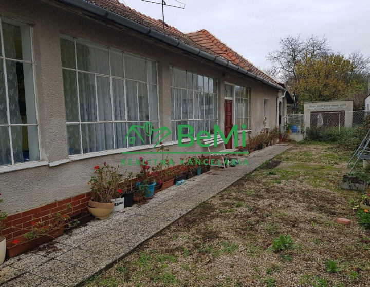 Predaj starší rodinný dom Vráble, NR (107-12-ERF)