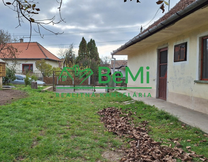 Dve rodinné domy v obci Kéked za 77000,-- PREDAJ