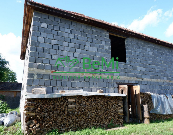 Pozemok vo výmere 1600 m2 aj so rozostavaným domom v Szendró - NA PREDAJ