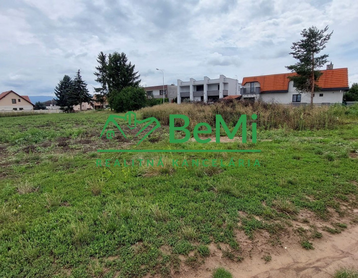 Na predaj stavebný pozemok na mravenisku Topoľčany