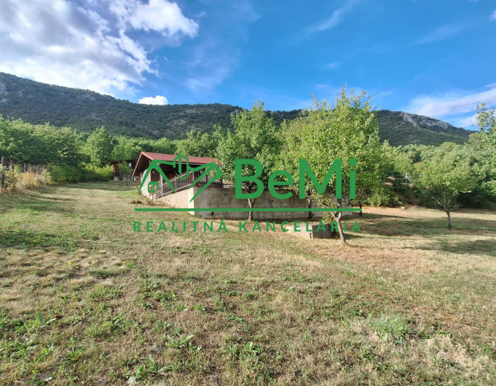 Rekreačný pozemok v výmerou 11 000 m2 Hrhov  za 64900,-Eur