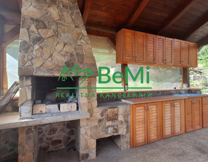 P R E D A N E záhrada  obec Hrhov  za 64900,-Eur