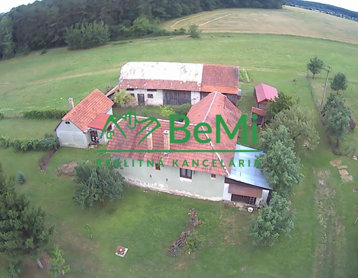 REZERVOVANÉ!!! Usadlosť s investičným pozemkom 018-12-MIKU