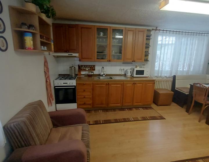 Predaj 5 izbový  dom Malé Chyndice, Nitra(231-12-JUFa)