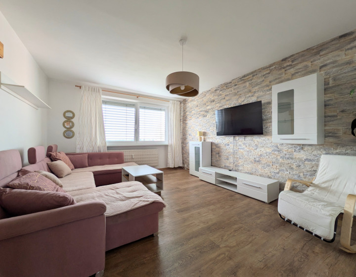 REZERVOVANÉ - Predaj, veľký 3 izbový byt - Zlaté Moravce (1232-113-AFI)