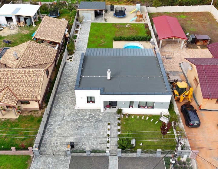 KRÁSNY RODINNÝ BUNGALOV V JESENSKOM - NA PREDAJ