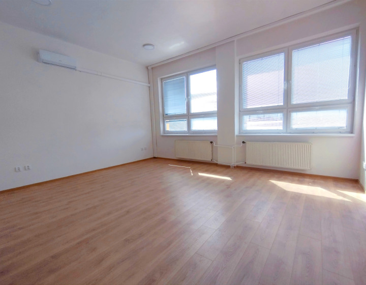 Kancelársky/prevádzkový priestor na prenájom-Lučenec