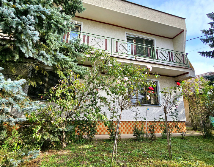 RODINNÝ DOM S GARÁŽOU A ZÁHRADOU V RAKYTNÍKU - NA PREDAJ