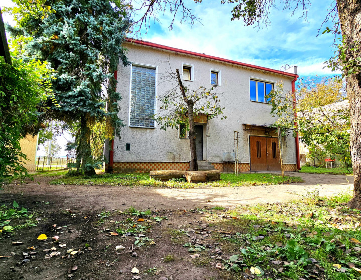 RODINNÝ DOM S GARÁŽOU A ZÁHRADOU V RAKYTNÍKU - NA PREDAJ