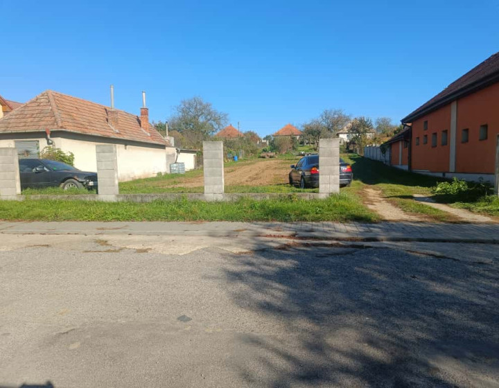 Stavebný pozemok Tvrdomestice,1741m2,Možnosť rozparcelovať.