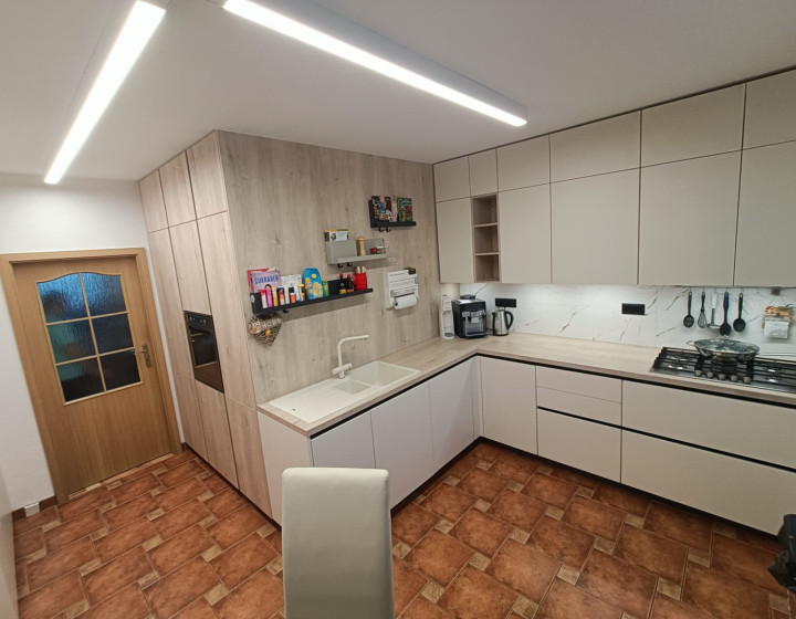 PREDÁME 4 IZBOVÝ BYT 98m², 2x wc, 2x klíma, 3D krb🏡