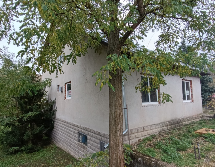 Dvojpodlažný rodinný dom v obci Arka , Maďarsko - NA PREDAJ