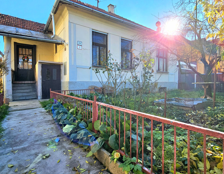 RODINNÝ DOM PRI CENTRE RIMAVSKEJ SOBOTY S GARÁŽOU A ZÁHRADOU