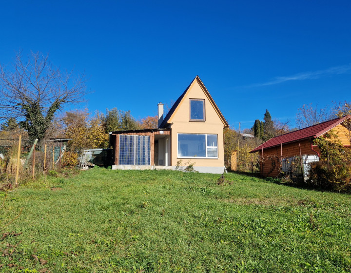 Novopostavená chatka so záhradou v Rimav. Sobote - NA PREDAJ