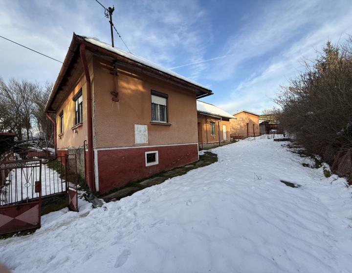 Rodinný dom v Ľubotíne s veľkým pozemkom na predaj