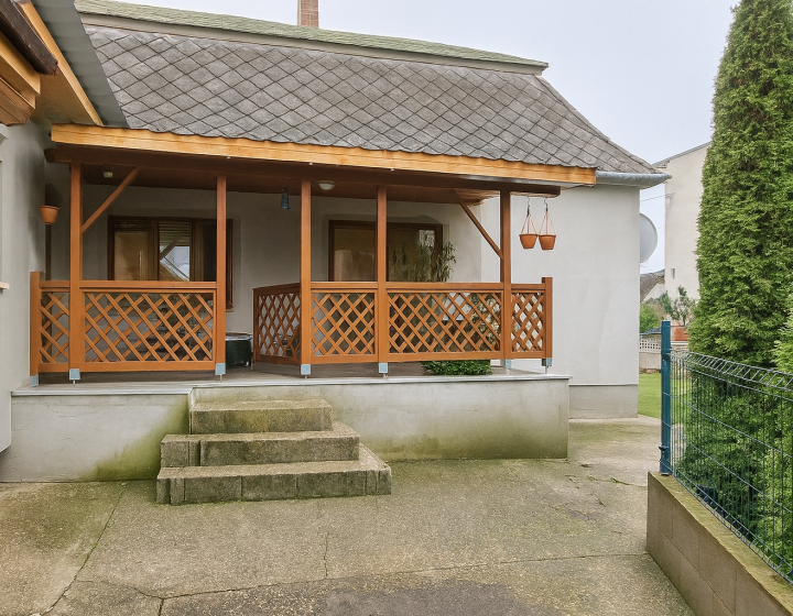 Priestranný 3-izbový dom v Čiernom Brode 018-12-NIBA