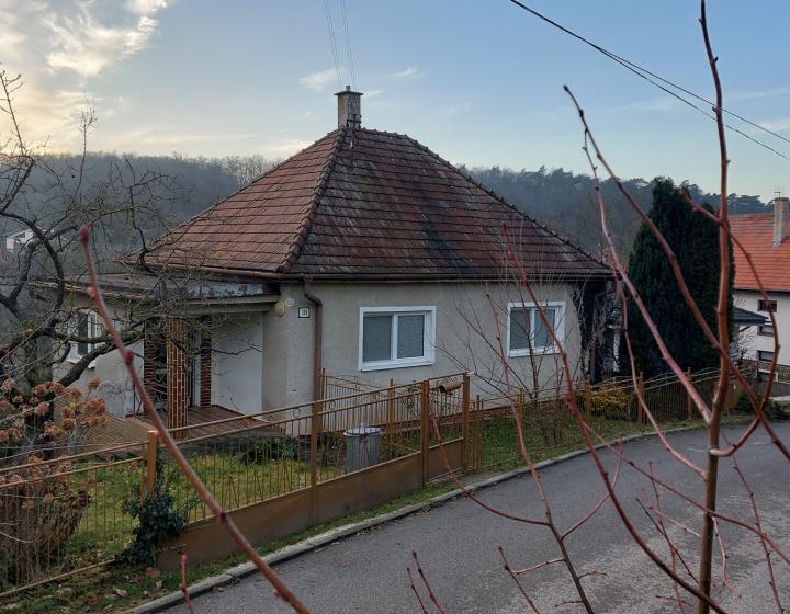 Predaj - rodinný dom v obci Tesáre ID 211-12-LUGU