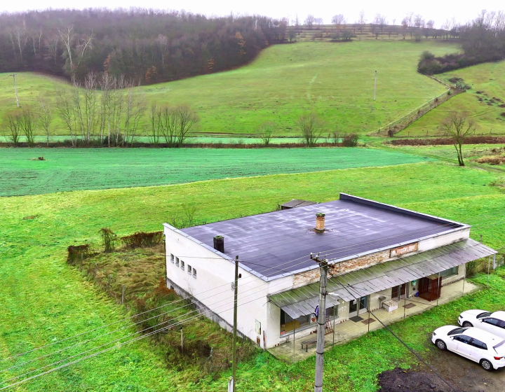 BUDOVA S MOŽNOSŤOU PRESTAVBY NA RODINNÝ BUNGALOV V PRÍRODE