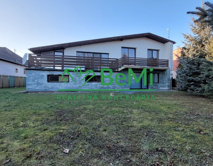 Na predaj rodinný dom s veľkým pozemkom - Práznovce