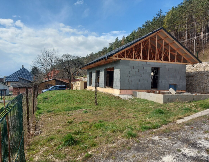 Predáme rozostavaný nízkoenergetický rodinný dom 019-12-MIKUa