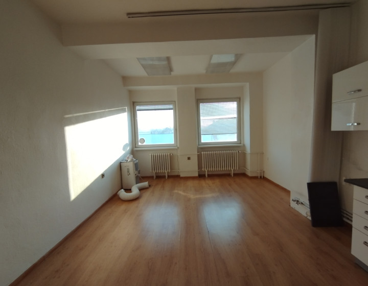 Kancelársky/prevádzkový priestor na prenájom-Lučenec