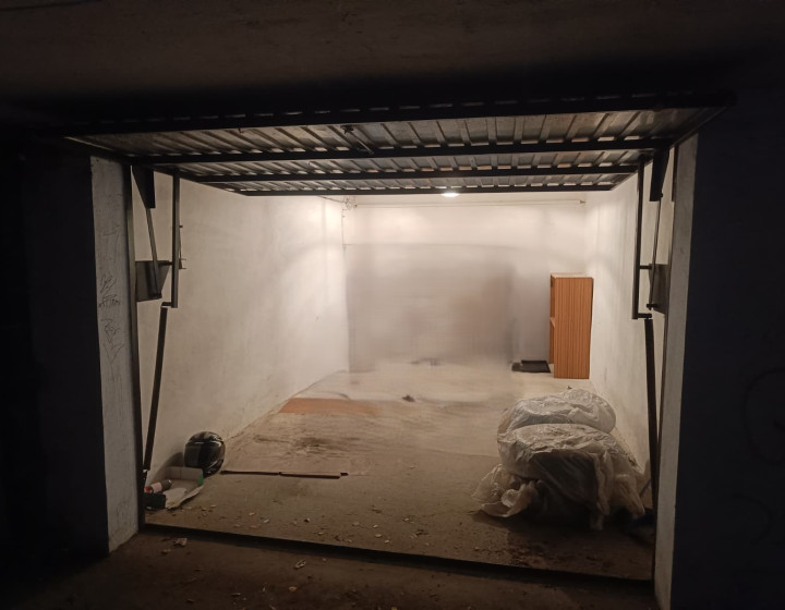 Priestranná garáž, elektrina. Topoľčany - Mexiko garážový dom