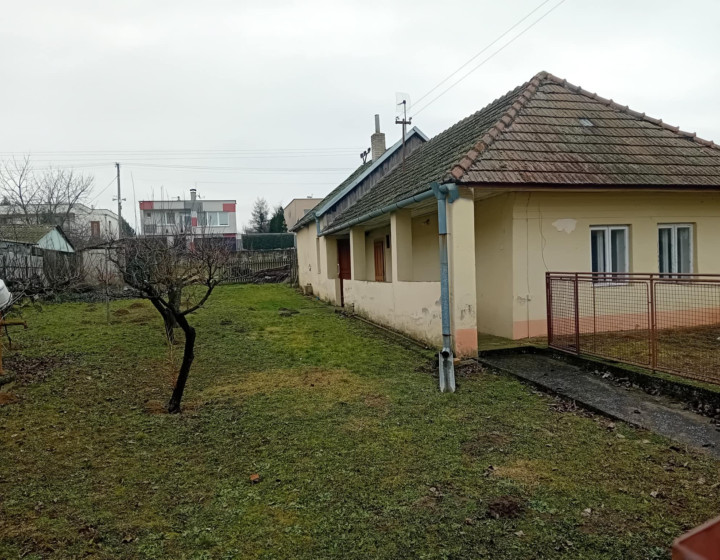Predaj starší dom na  pozemku  957m2, Rišňovce,(241-12-JUF)