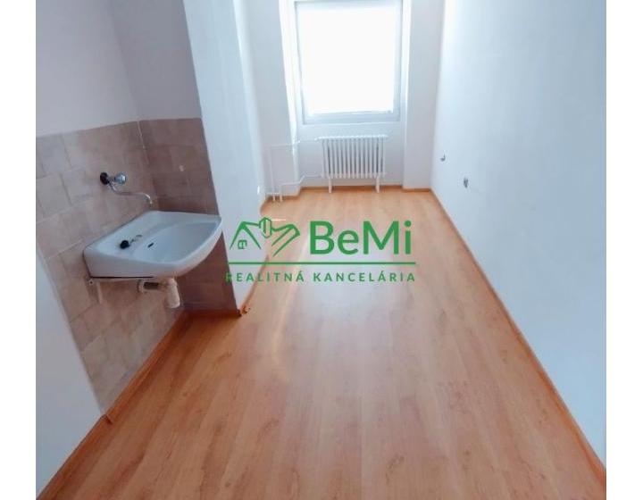 Kancelársky/prevádzkový priestor na prenájom-Lučenec