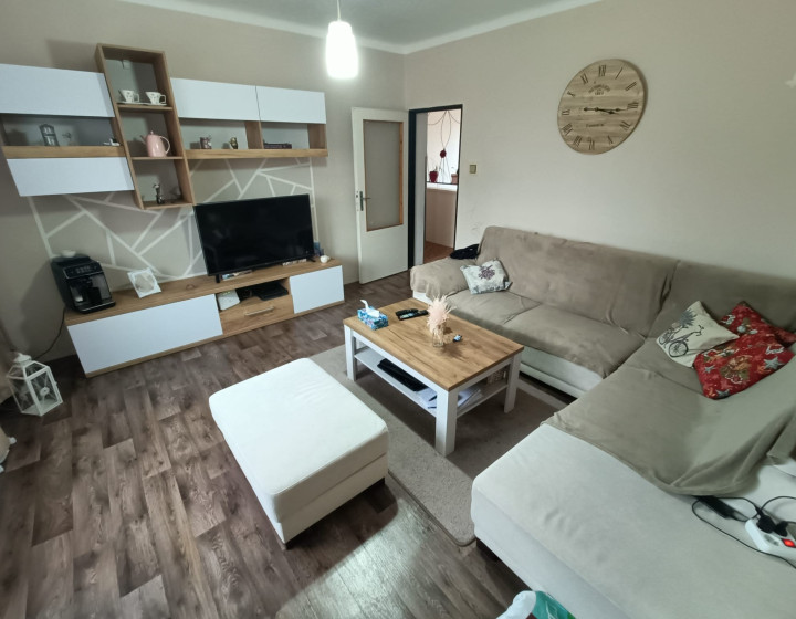 Priestranný 6-izbový rodinný dom Hrušovany. V tichej časti.