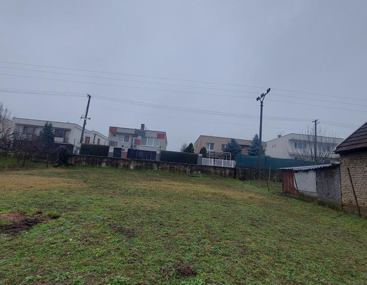 Predaj stavebný pozemok obec Rišňovce, 957m2(240-14-JUF)