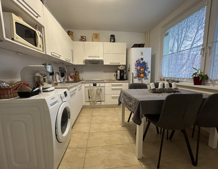 Predaj  veľký 2 a pol izbový byt TLMAČE (115-112-MIJKa)