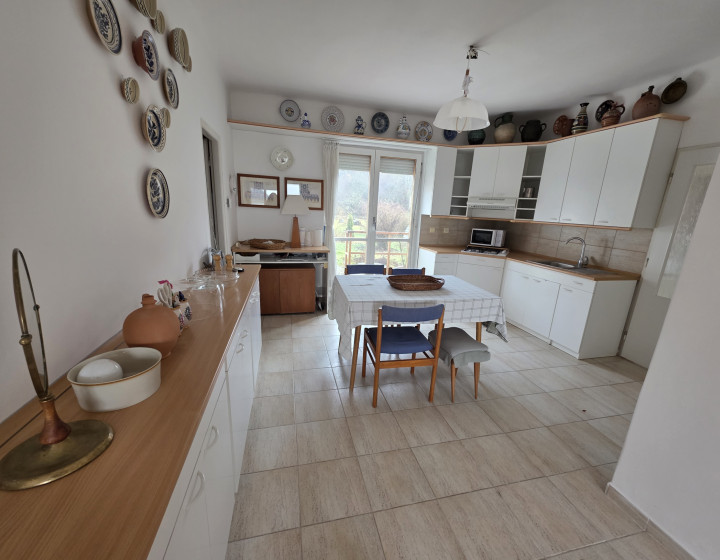 NA PREDAJ: Rodinný dom s veľkorysým pozemkom v Ratnovciach