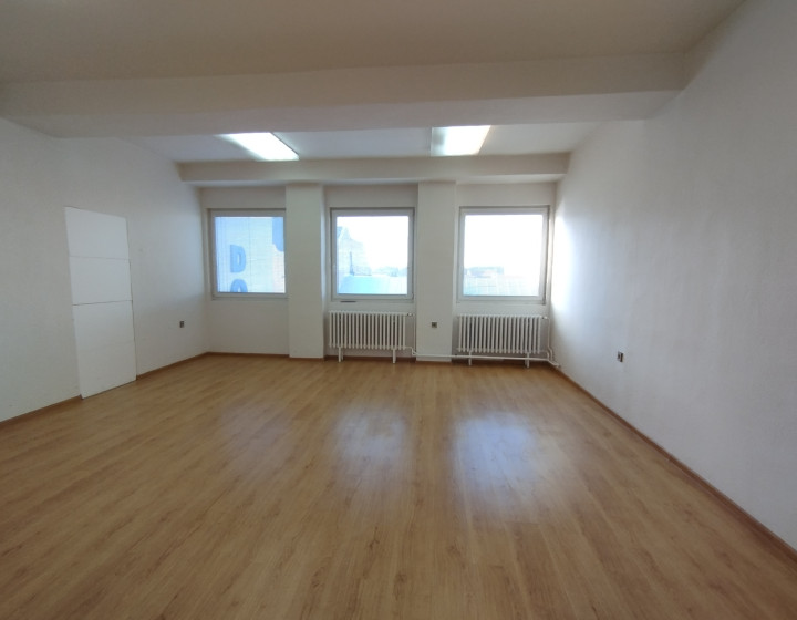 Kancelársky/prevádzkový priestor na prenájom-Lučenec