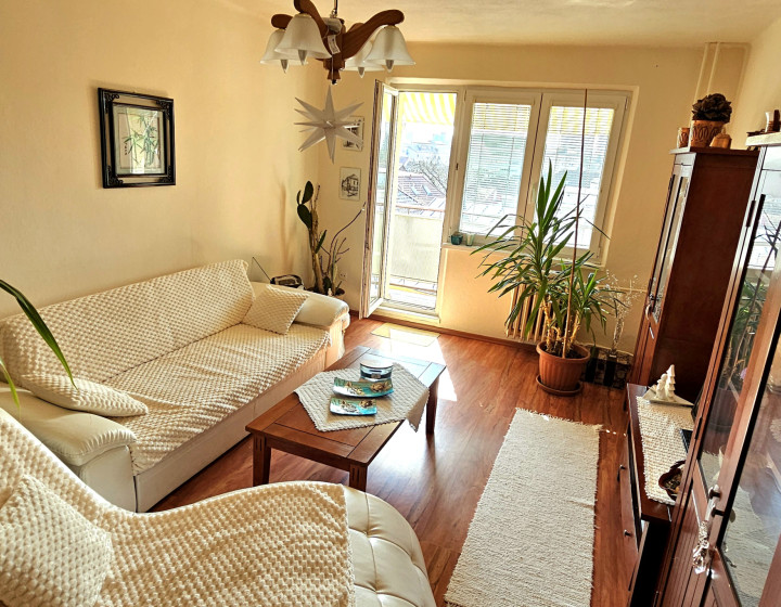 ZARIADENÝ 2-IZBOVÝ BYT S BALKÓNOM V CENTRE RIMAVSKEJ SOBOTY