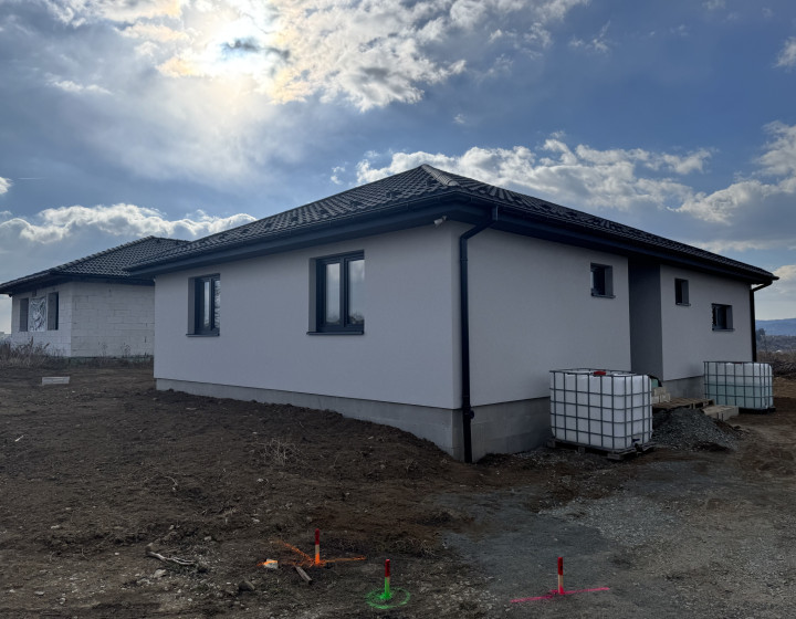 P R E N Á J OM bytu na poschodí domu s veľkou záhradou-NÁJOM