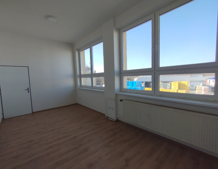 Kancelársky/prevádzkový priestor na prenájom-Lučenec