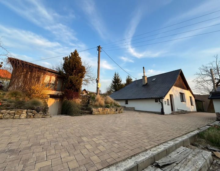 DOM / CHALUPA POD LESOM – JAZIERKO, POZEMOK 5000 m²