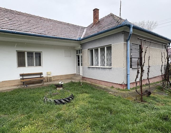 Predaj rodinného domu s garážou Lužany 113-12-ROCHE