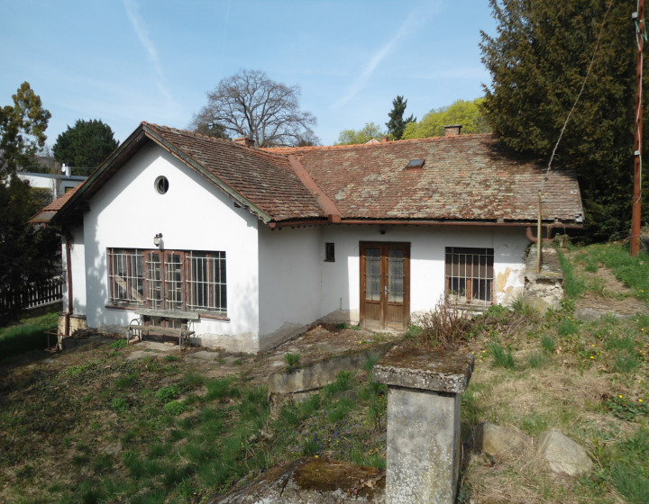 NR - RD  Zobor, dobrá lokalita, starší rodinný dom, 13árov,