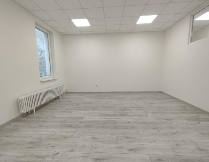 Kancelársky/prevádzkový priestor na prenájom-Lučenec