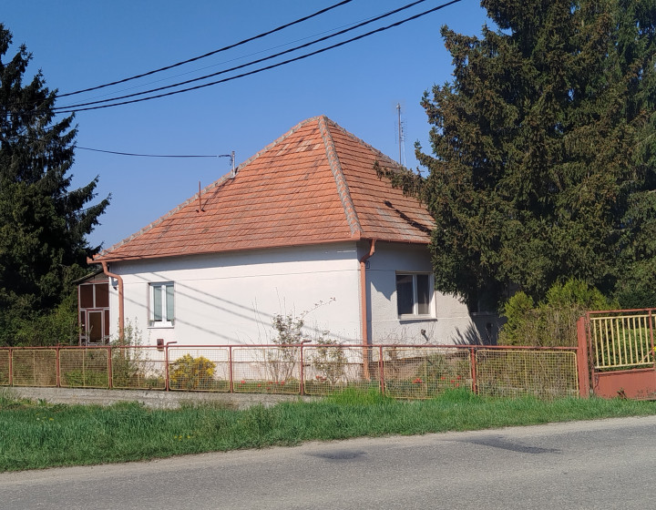 047-12-PAMA Pripravujeme na predaj rodinný dom v obci Zbehy