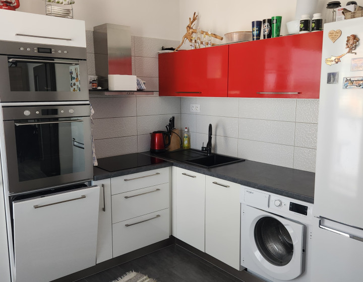 Predaj, veľký 4 izbový byt - Levice (013-114-MIMI)