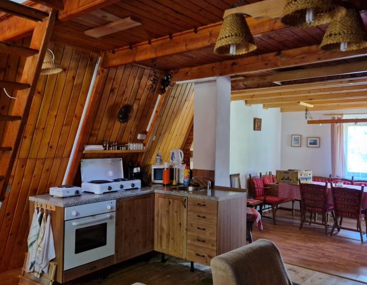 ZNÍŽENÁ CENA-Chata v lese v obci Kokava nad Rimavicou-PREDAJ