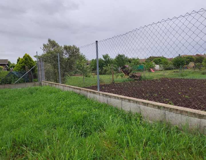 Predaj, stavebný pozemok - Jur nad Hronom (013-14-SIHA)