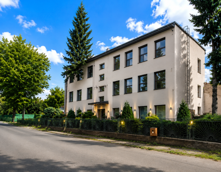 Predaj, Administratívna budova / investičná príležitosť - Levice (020-18-SIHA)