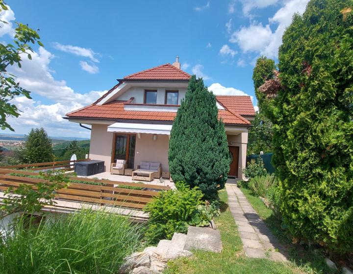 Predaj 5 izbový  rodinný dom Nitra-Zobor (249-12-JUF)